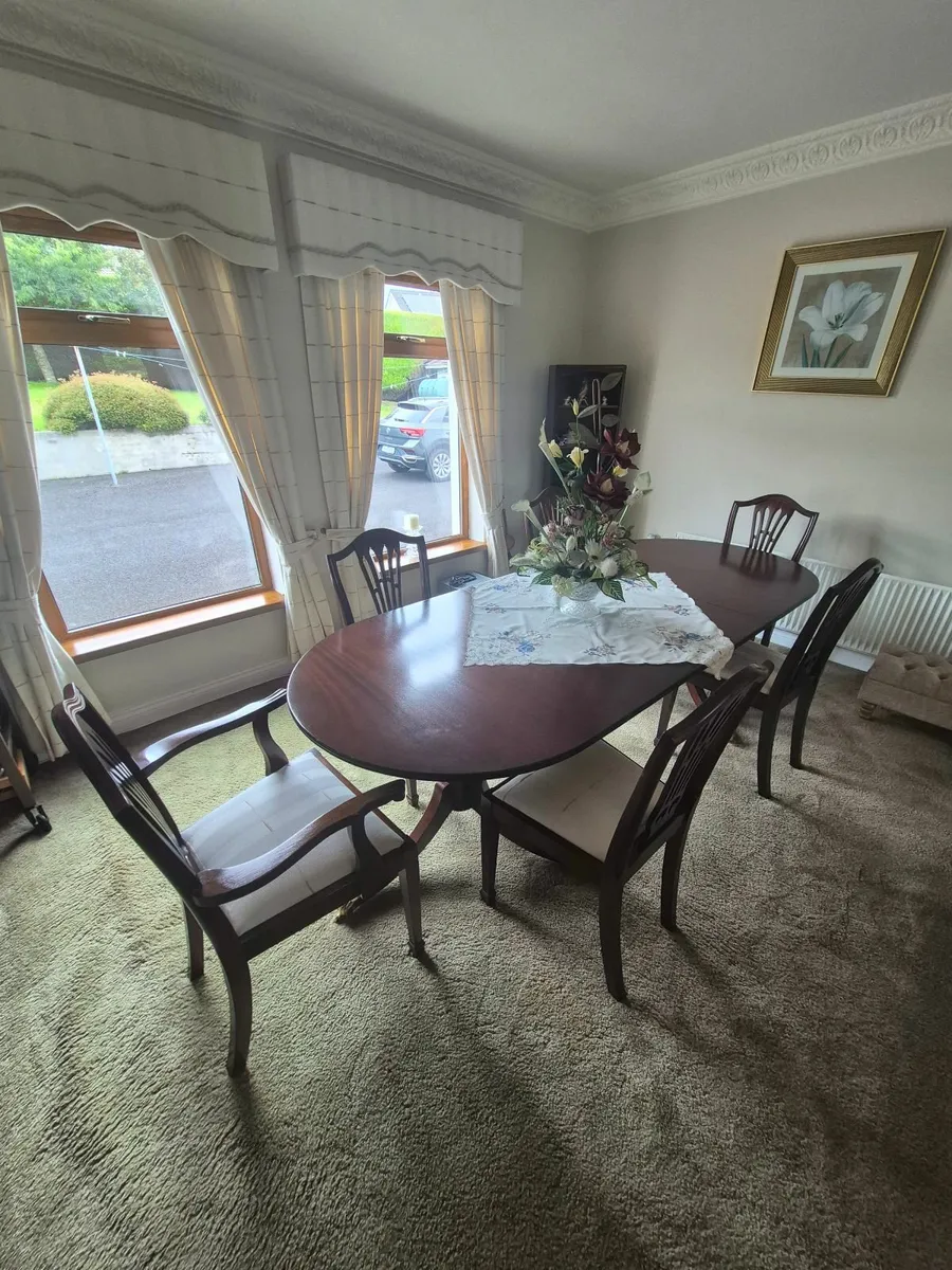 Mahogony dining table & 6 chairs - Image 1