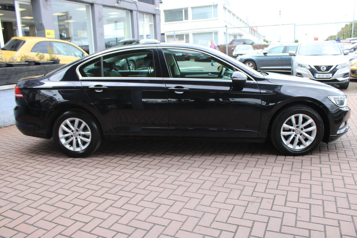 Volkswagen Passat 1.6TDI COMFORTLINE 120BHP 4DR SA - Image 3