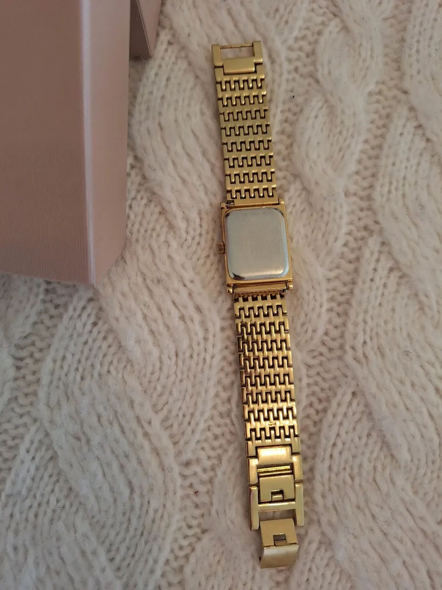 Women watch - Image 4
