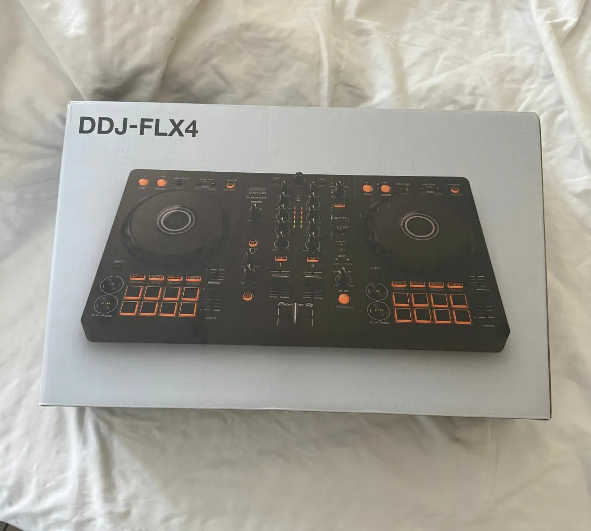 Pioneer DDJ-FLX4 DJ Controller + HDJ-X5 Headphones - Image 4