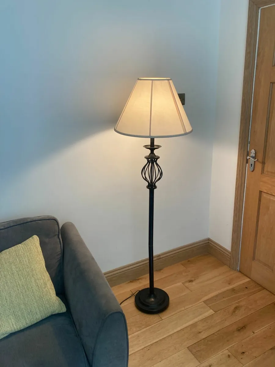 Standing Lamp / Standard Lamp / Floor Lamp - Image 1
