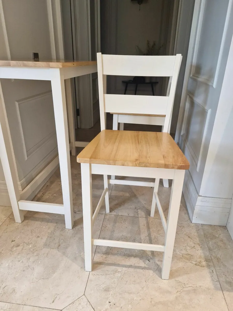 Table and stools - Image 4