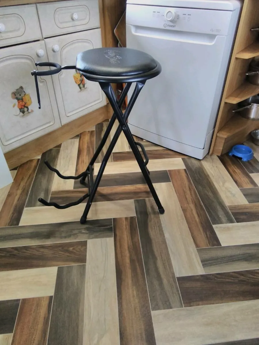 Guitar stool - Image 2