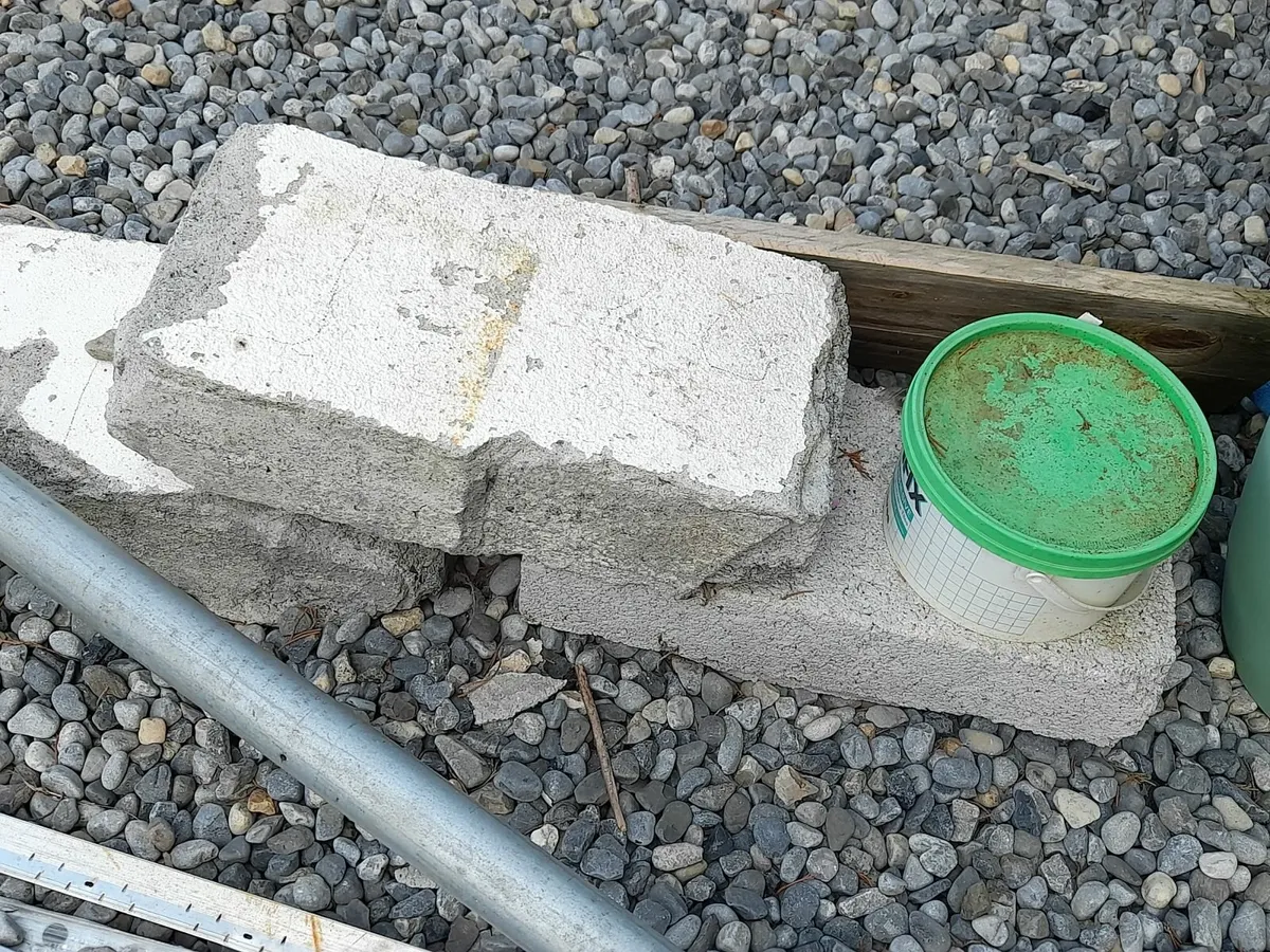 Free concrete blocks - Image 1
