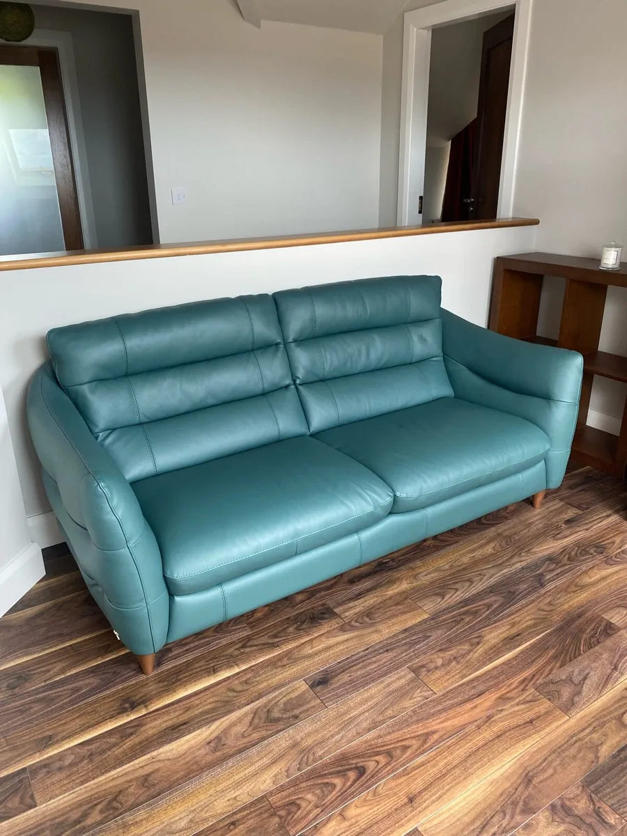 Leather couch - Image 1