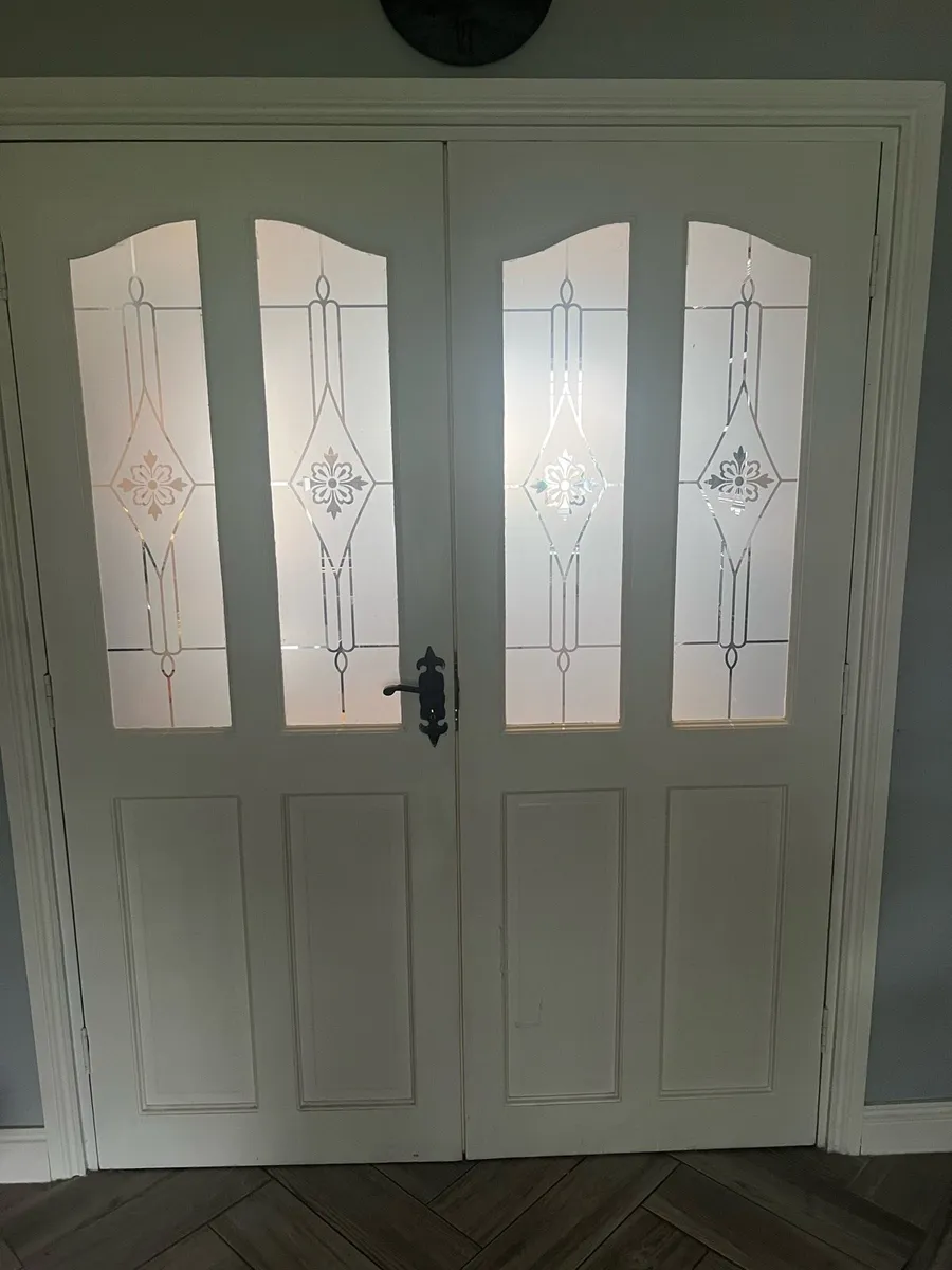 Double doors with handles - Image 2