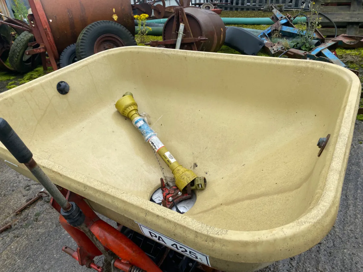 Abbey 425 fertiliser spreader - Image 3