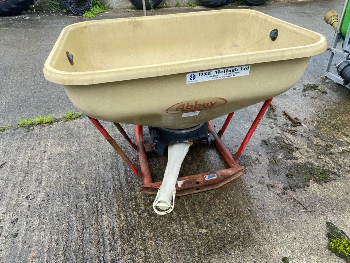 Abbey 425 fertiliser spreader - Image 1