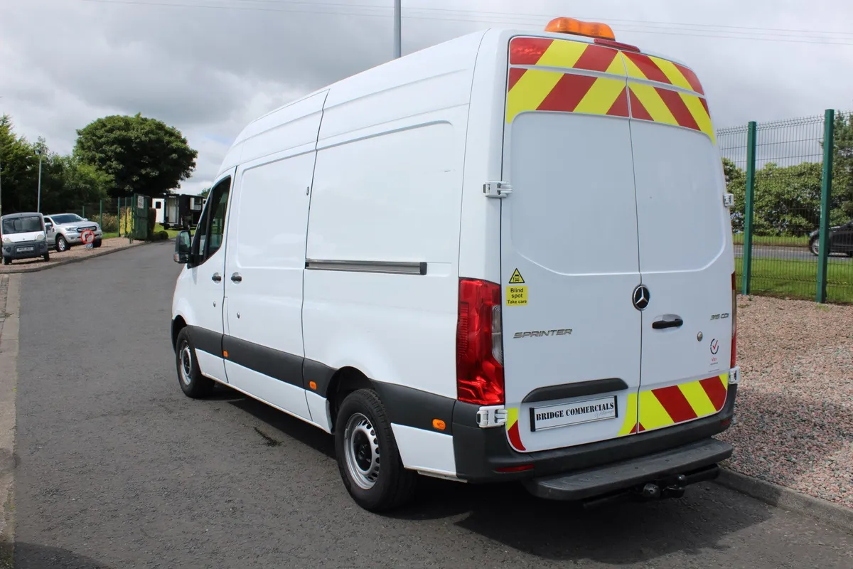 2022 Mercedes-Benz Sprinter 315 L2H2 Pro - Image 2