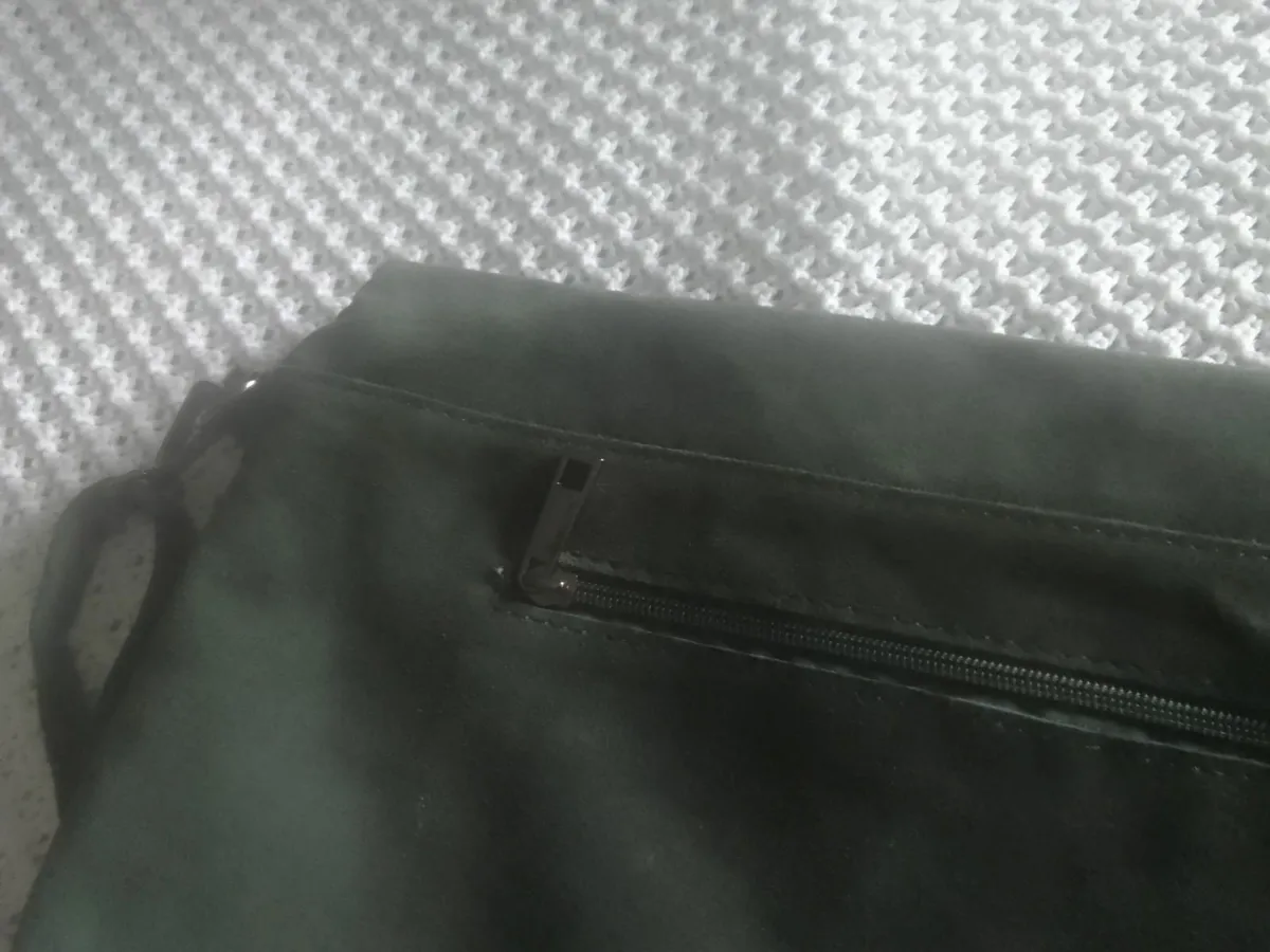 VINTAGE ITALIAN GREEN SUEDE LEATHER CROSSOVER BAG - Image 4