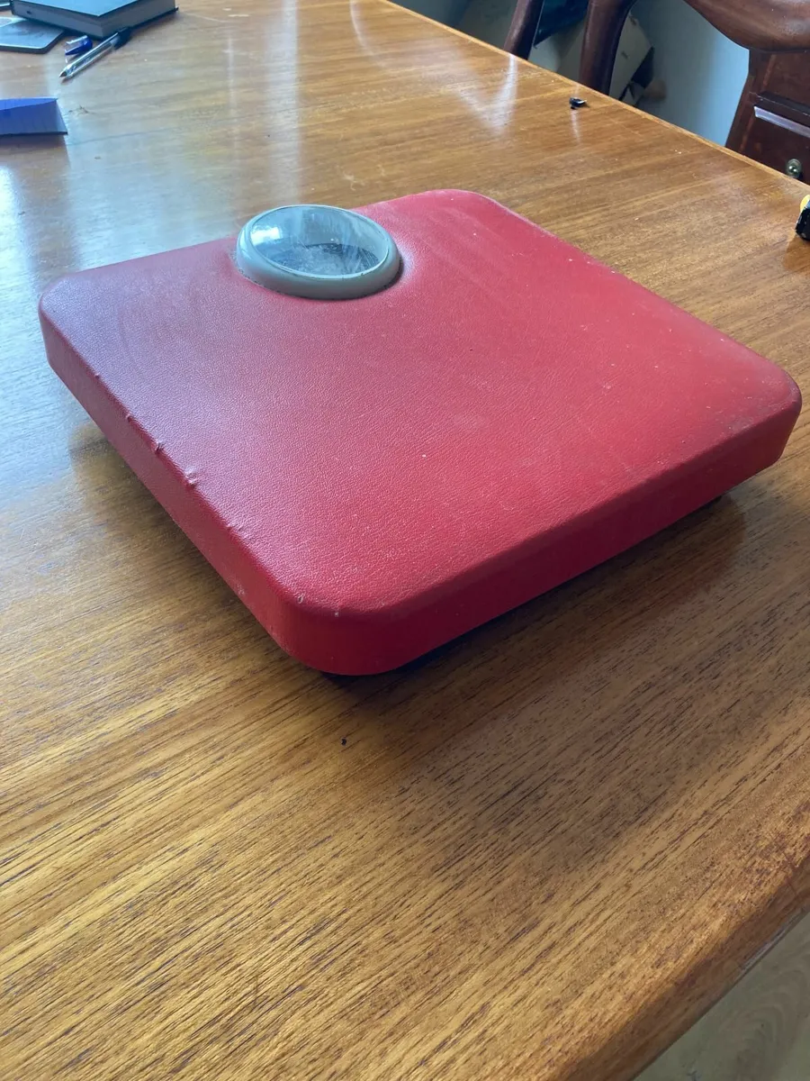 Mid Century Bathroom Scales - Krups - Image 3