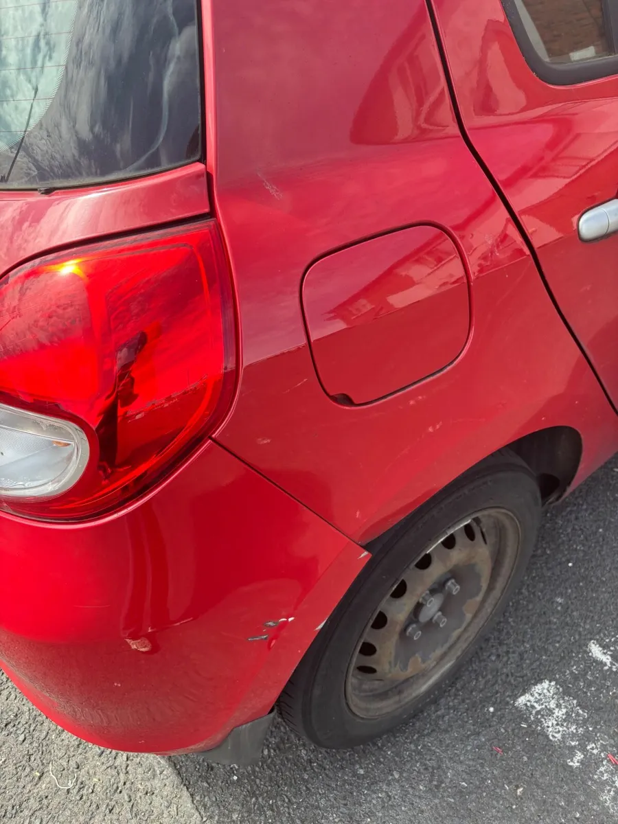 Renault Clio 2010 - Image 2