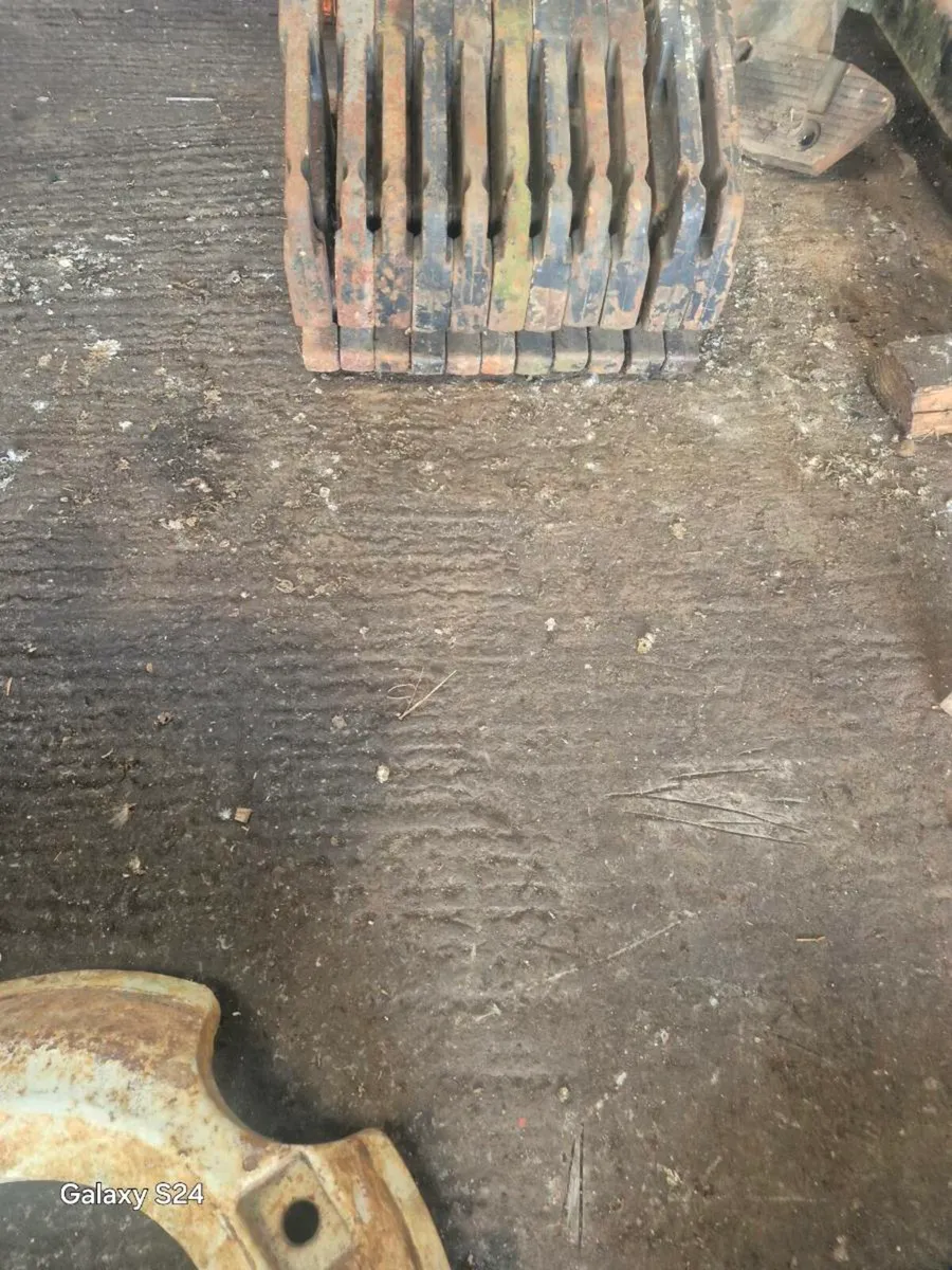 Valtra 8000 series front weights - Image 1