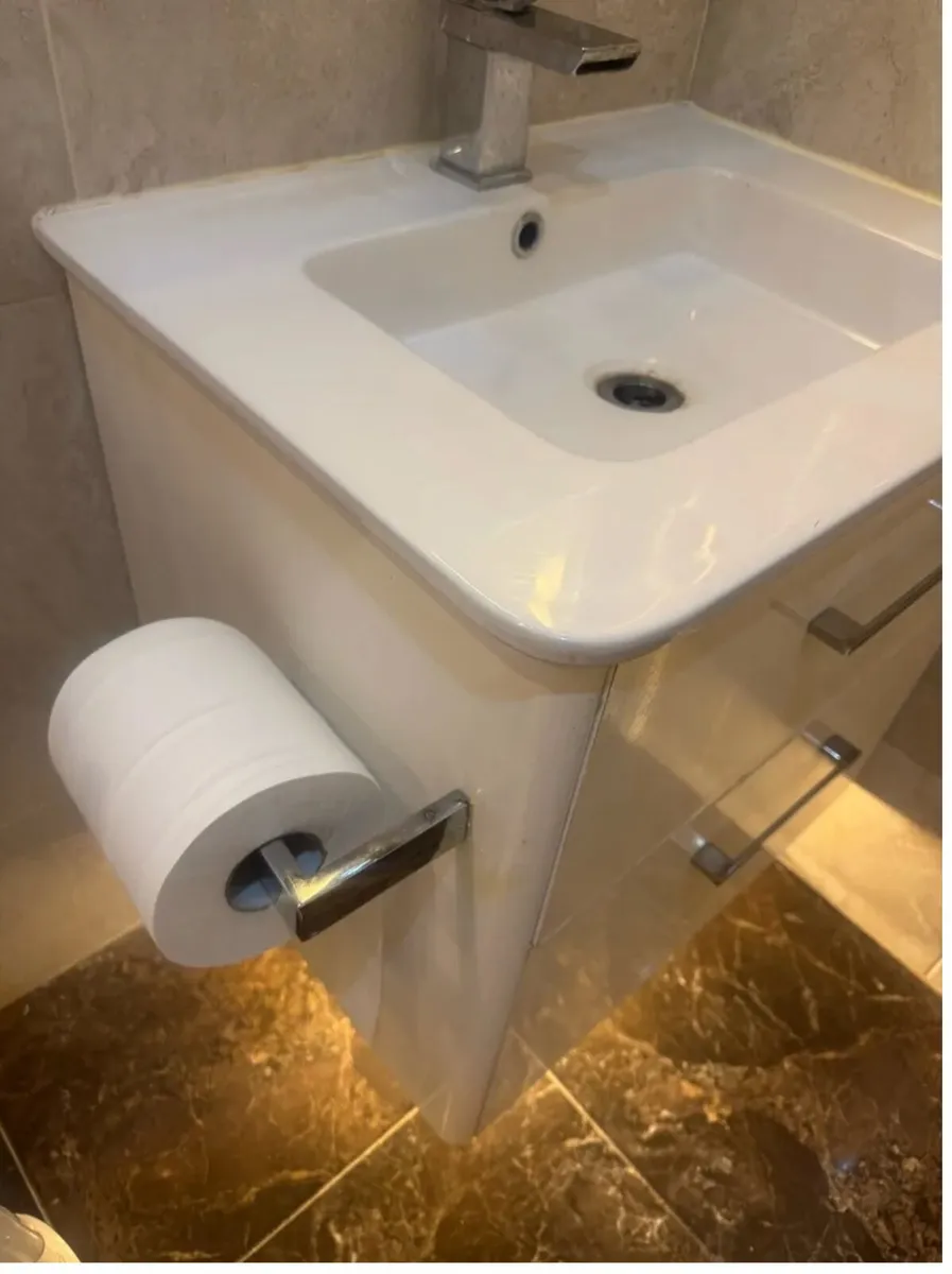 Bathroom cabinet with sink.. - Image 3