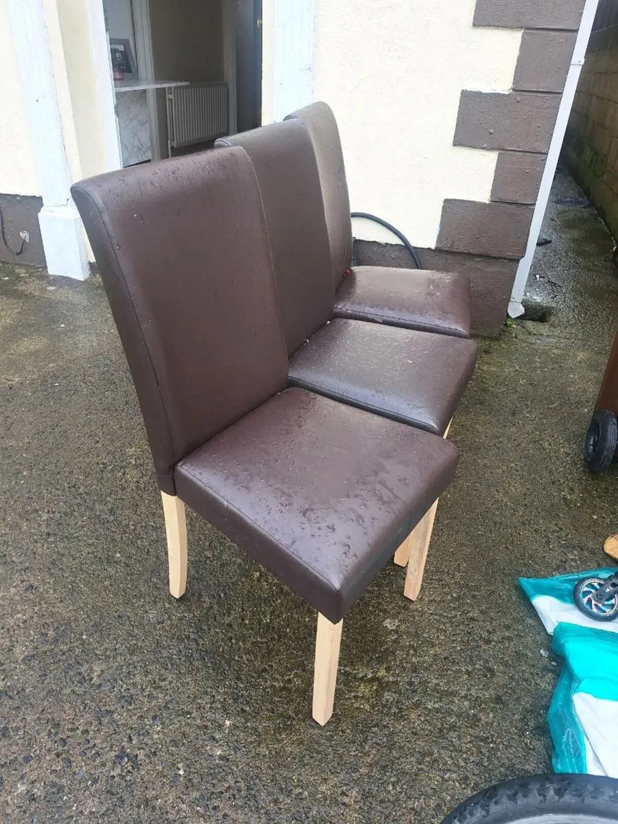 Table and 3 leather 3chairs - Image 3