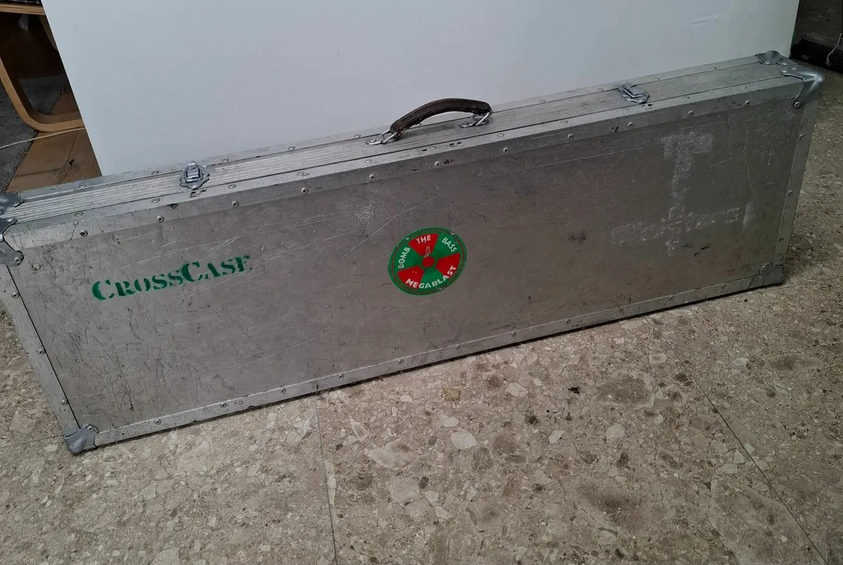 Bass guitar flight case - Image 1