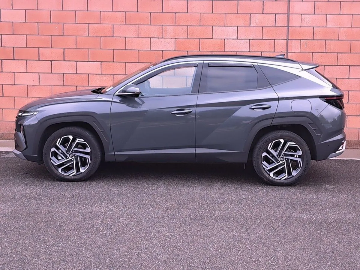 Hyundai Tucson Executive Plus Model Hybrid Automa - Image 3