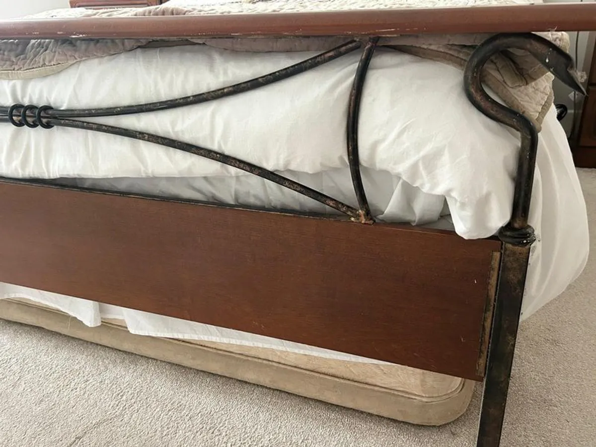 Vintage metal double bed surround - Image 4