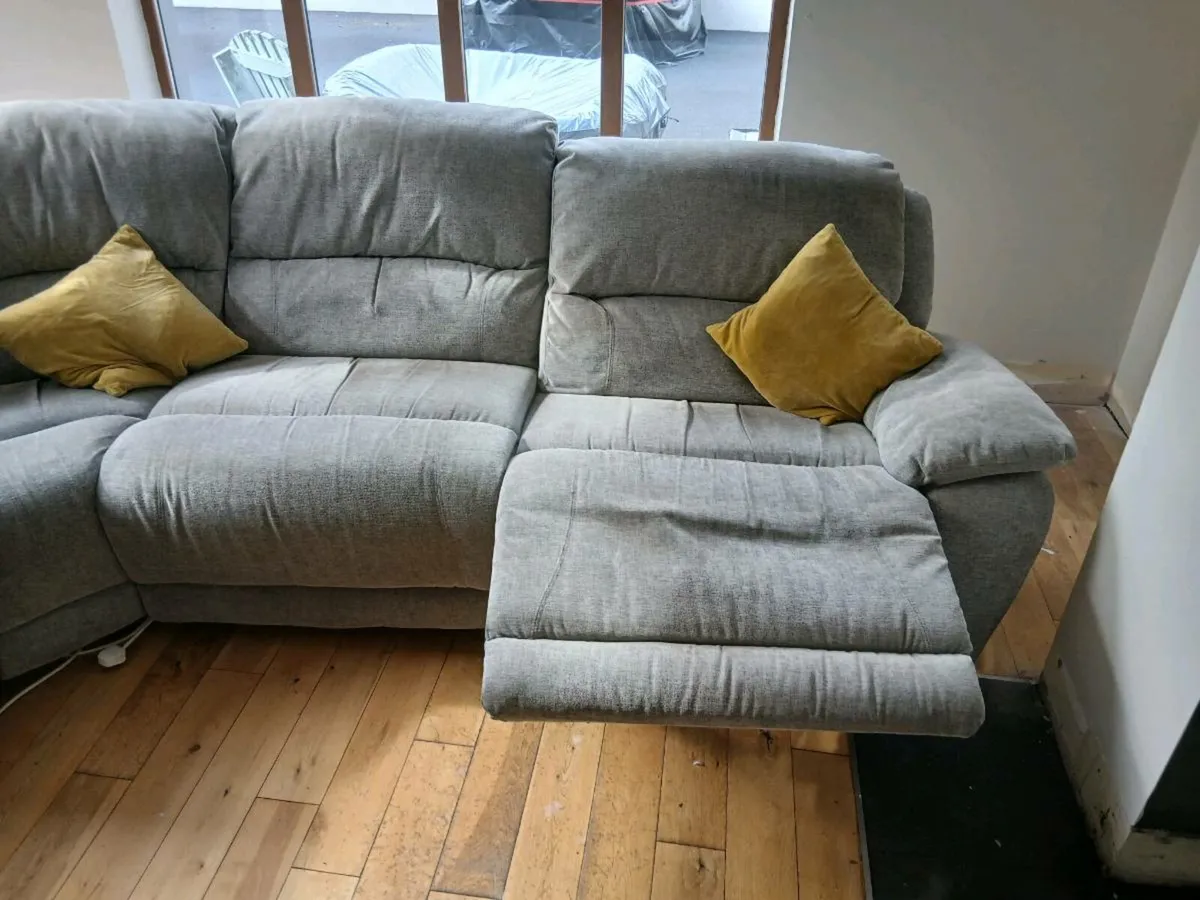 Corner couch - Image 2