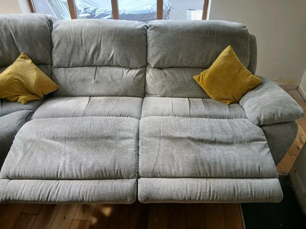 Corner couch - Image 3