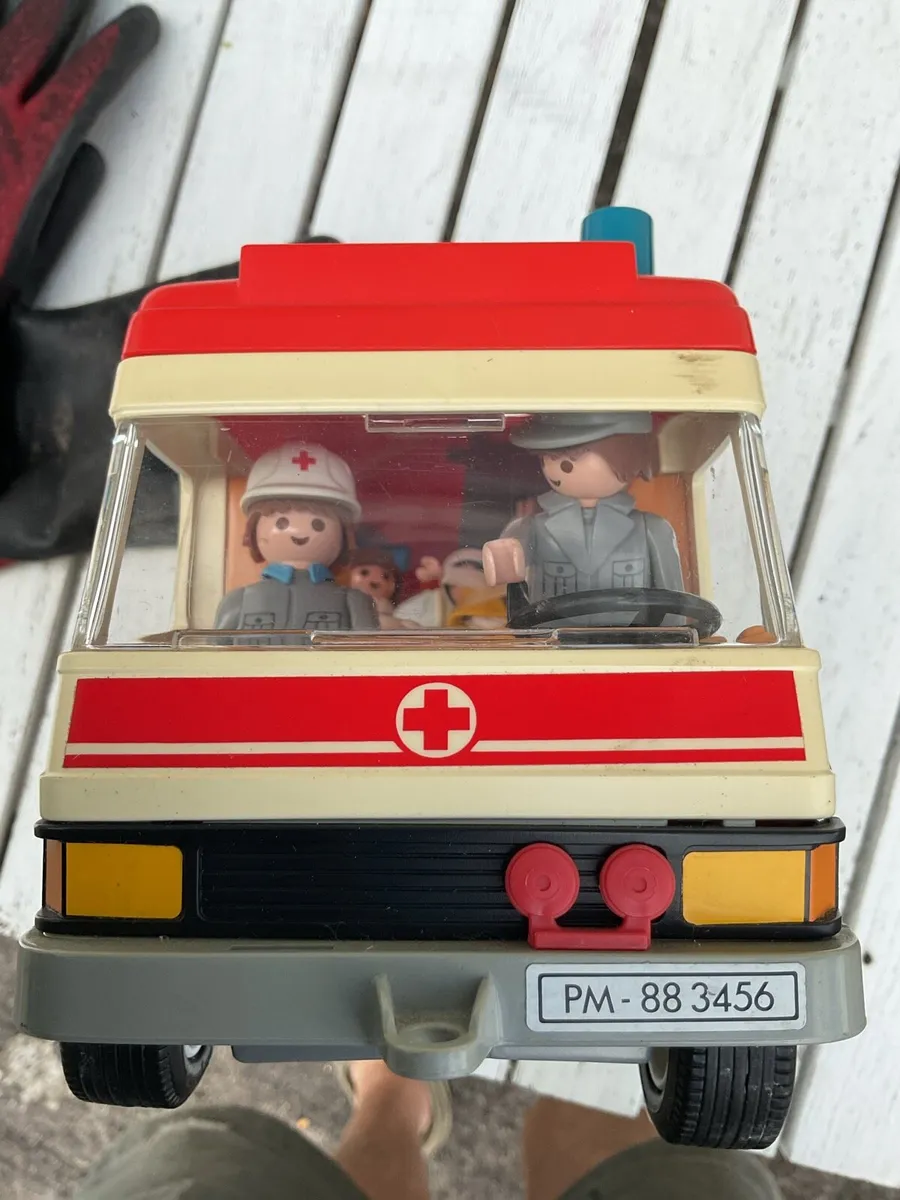 Play mobile ambulance - Image 1