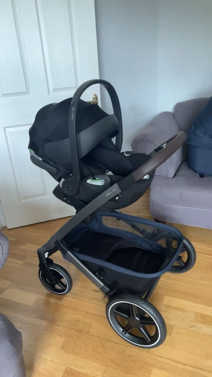 Joolz Geo3 travel system with Cybex car seat - Image 2