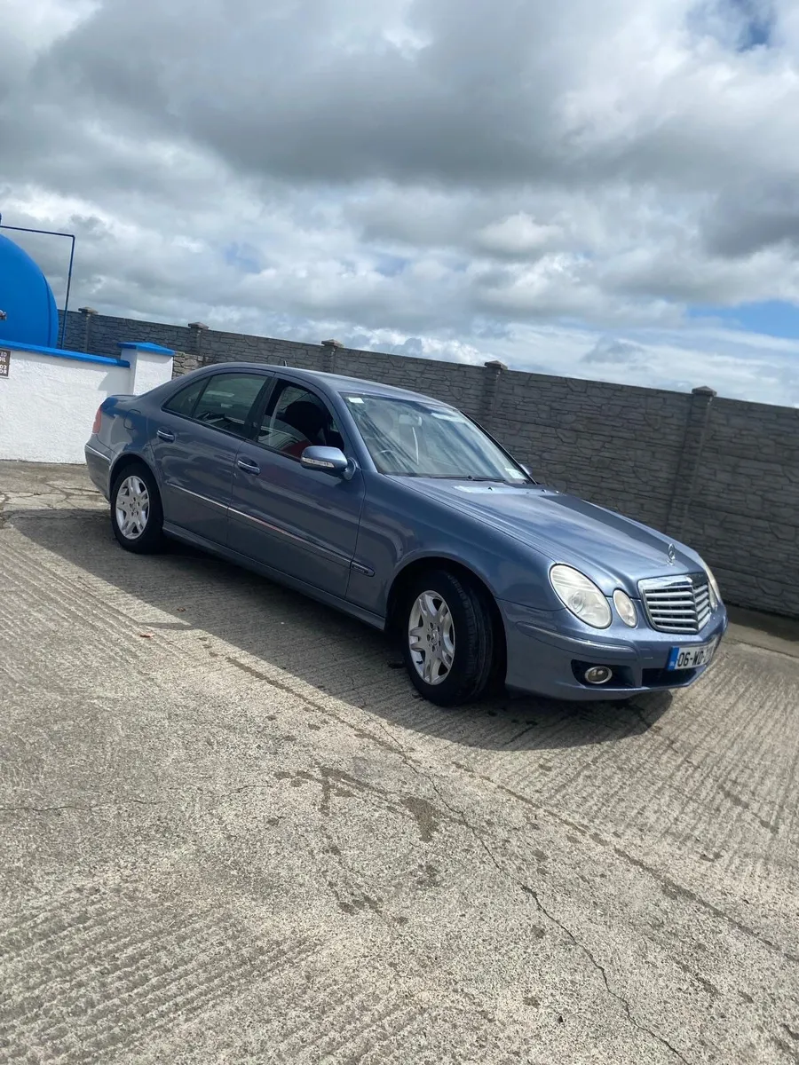 Mercedes-Benz E-Class 2006 - Image 1