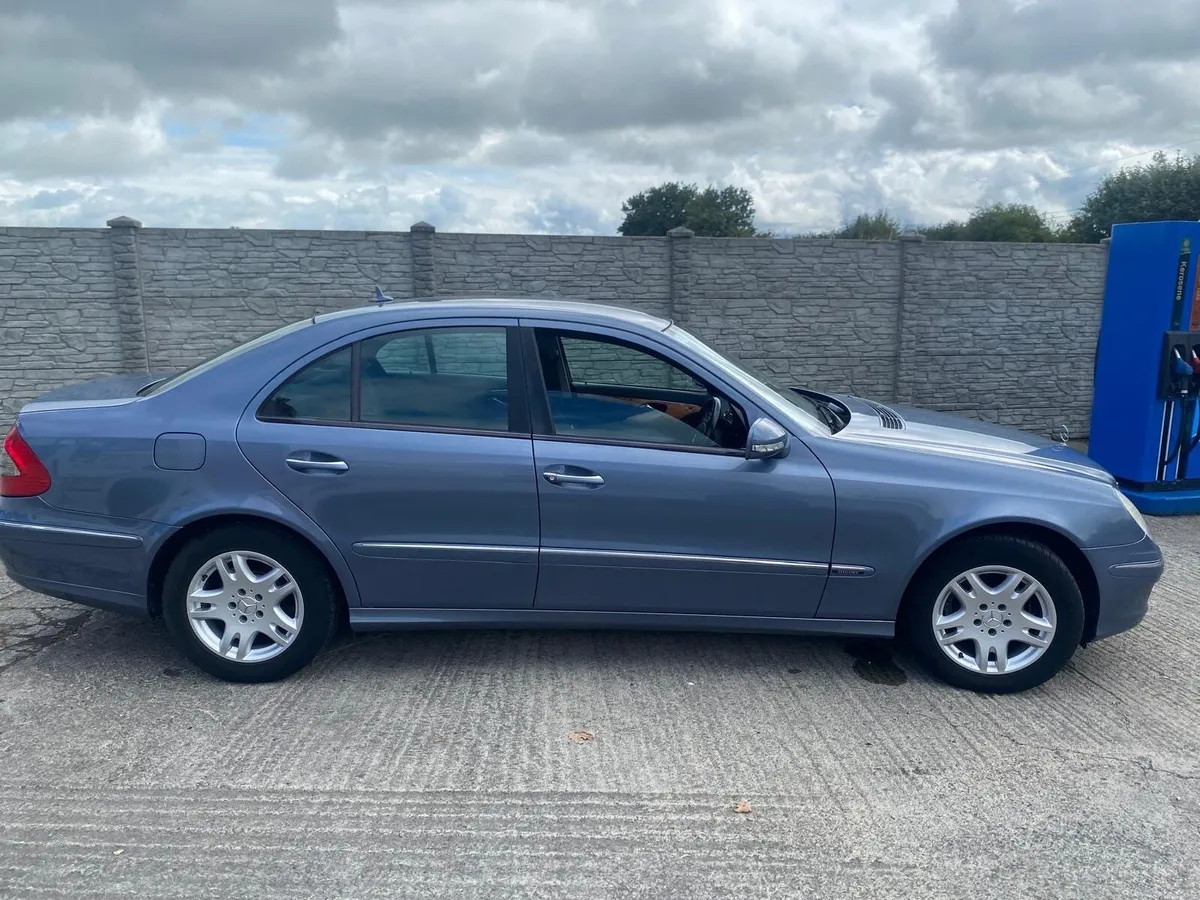Mercedes-Benz E-Class 2006 - Image 2