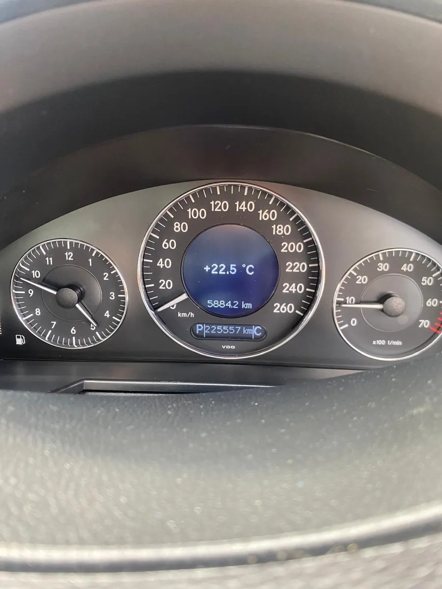 Mercedes-Benz E-Class 2006 - Image 4
