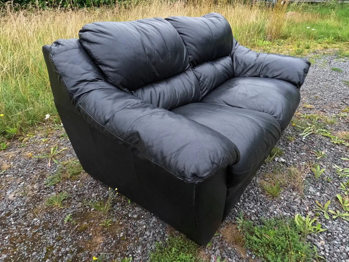Comfy Faux Leather Sofa – Ideal For Any Room 🔥 - Image 3