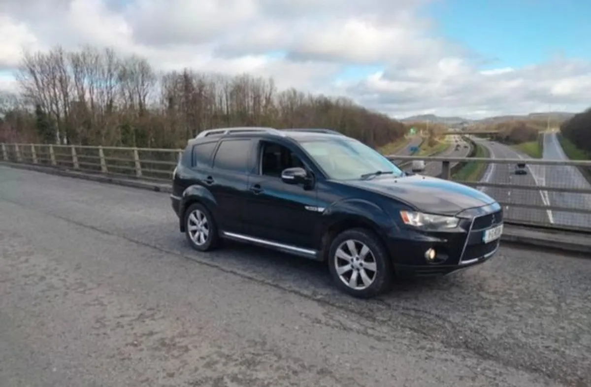 2011 Mitsubishi Outlander 7 Seater Needs Work - Image 1