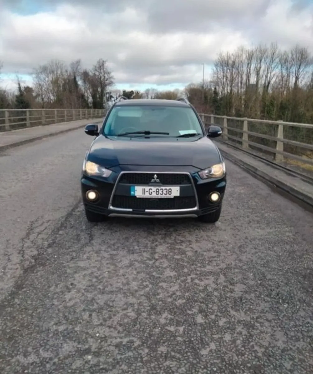 2011 Mitsubishi Outlander 7 Seater Needs Work - Image 2