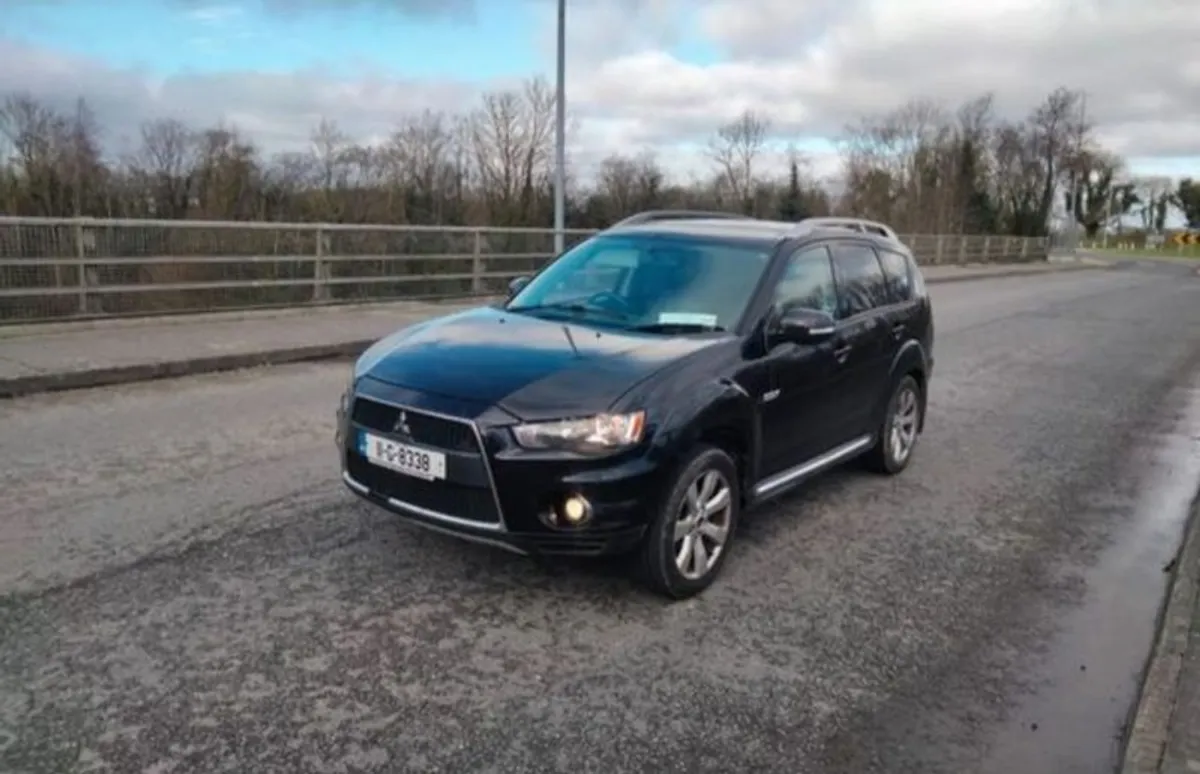 2011 Mitsubishi Outlander 7 Seater Needs Work - Image 3