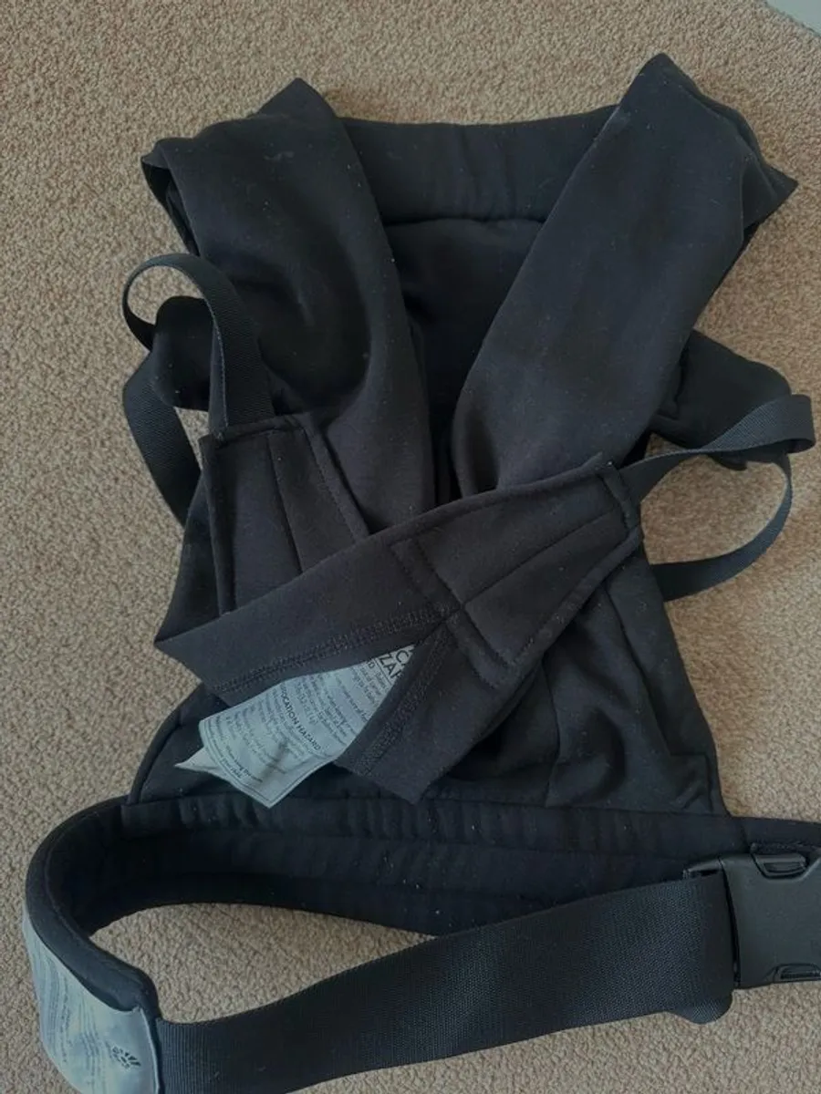 Ergobaby Embrace baby carrier - Image 4