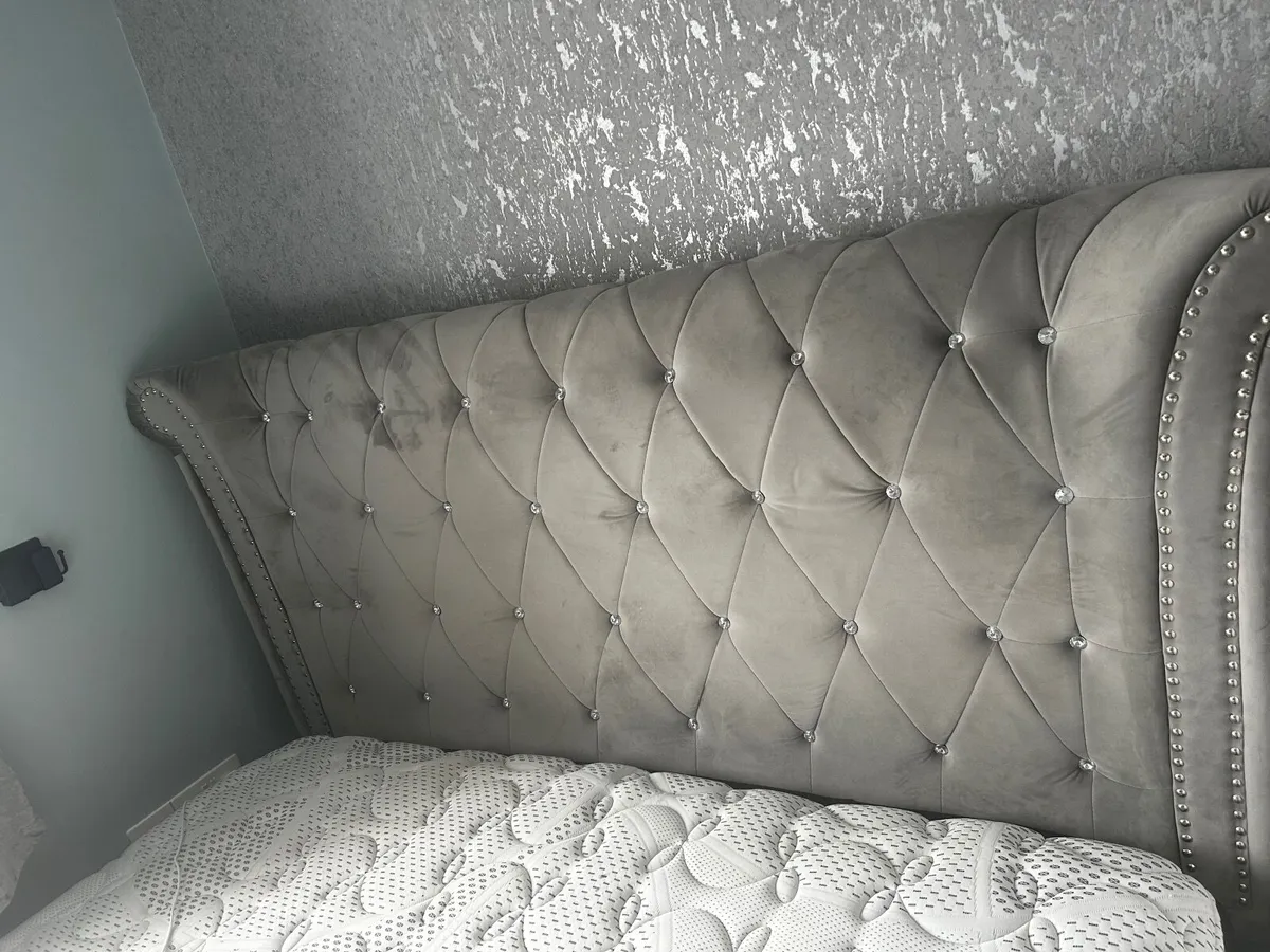 Bed - Image 1