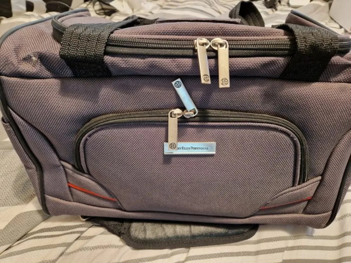 Perry Ellis Duffle Bag Carrier Bag - Image 2