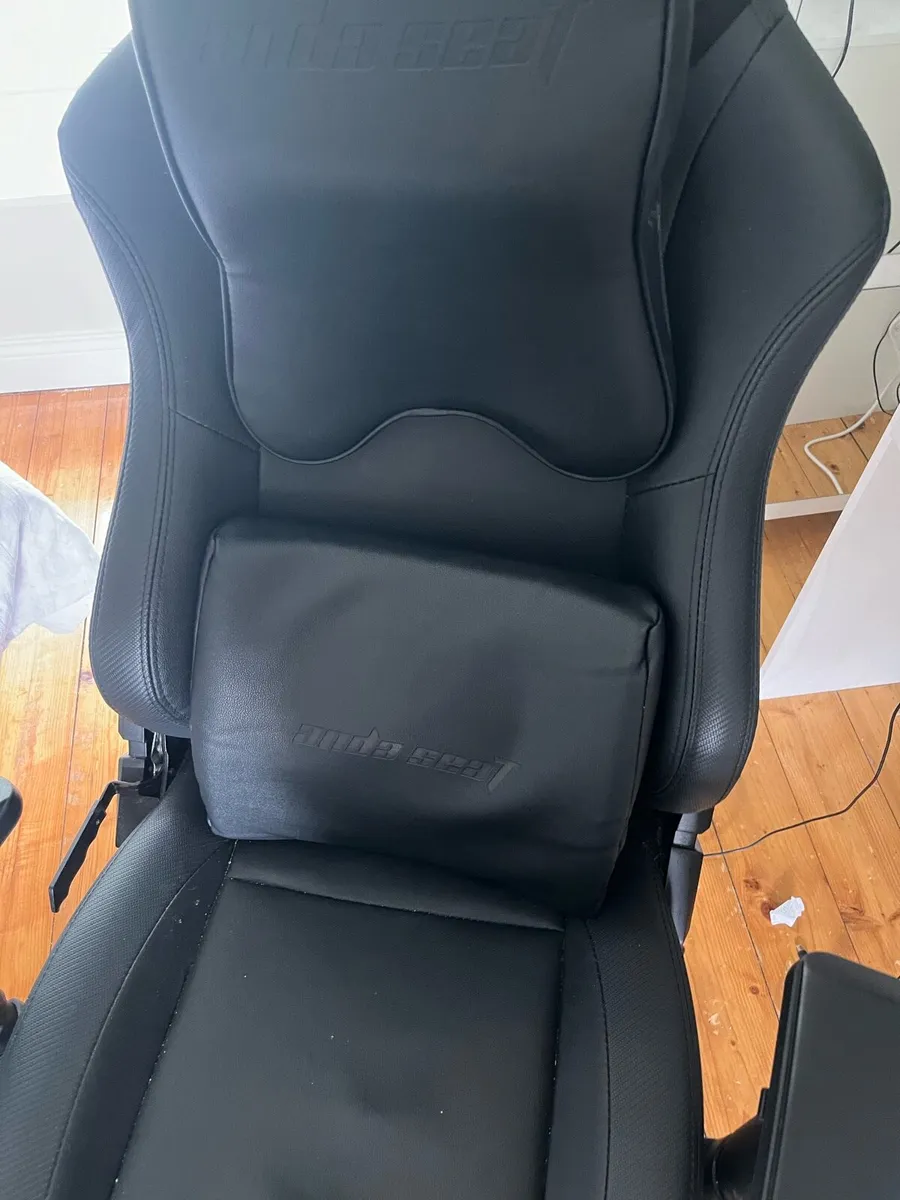 Ps5 + chair +controller +account with many games - Image 2