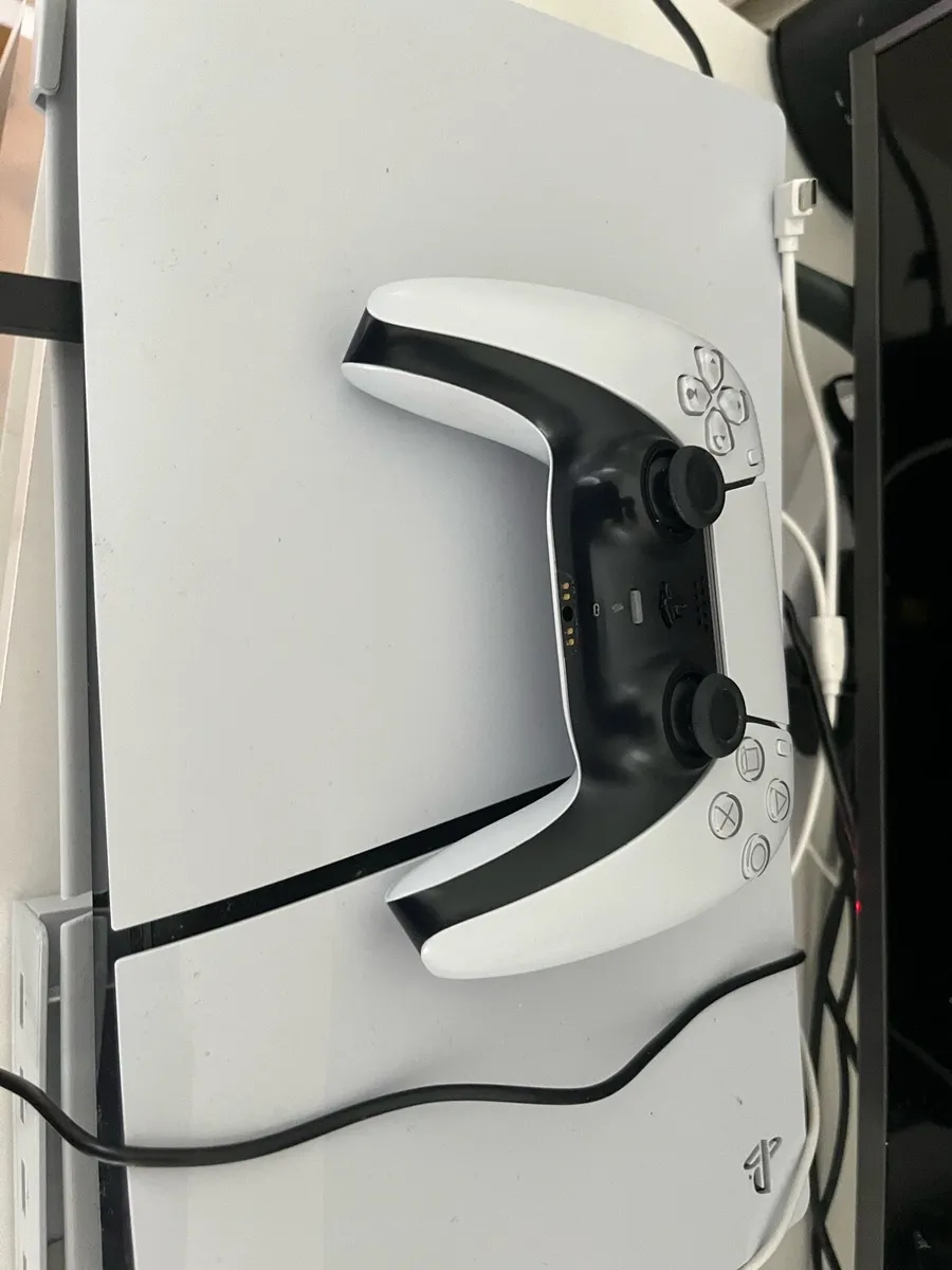 Ps5 + chair +controller +account with many games - Image 1