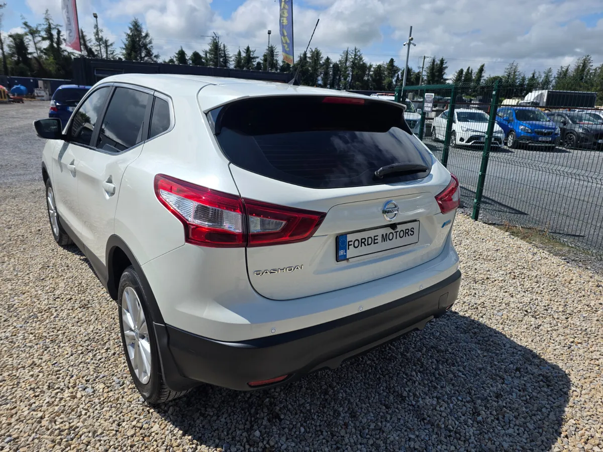 Nissan Qashqai Automatic petrol 2015 - Image 3