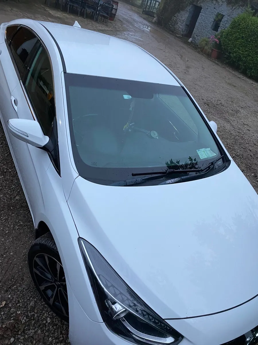 Hyundai I40 executive model - Image 2