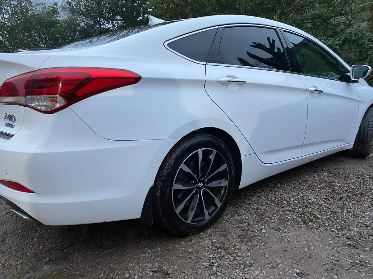 Hyundai I40 executive model - Image 3