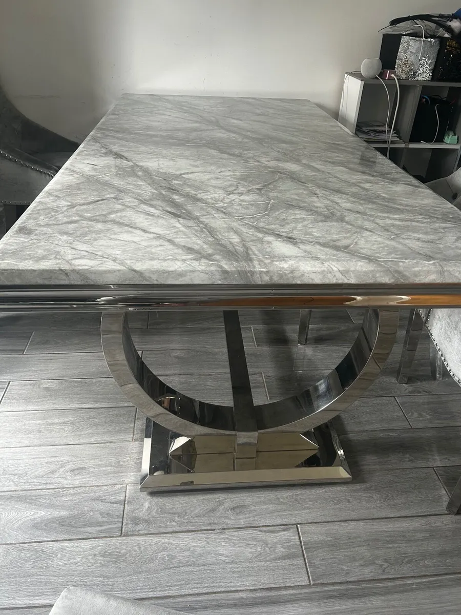 Dining table - Image 3