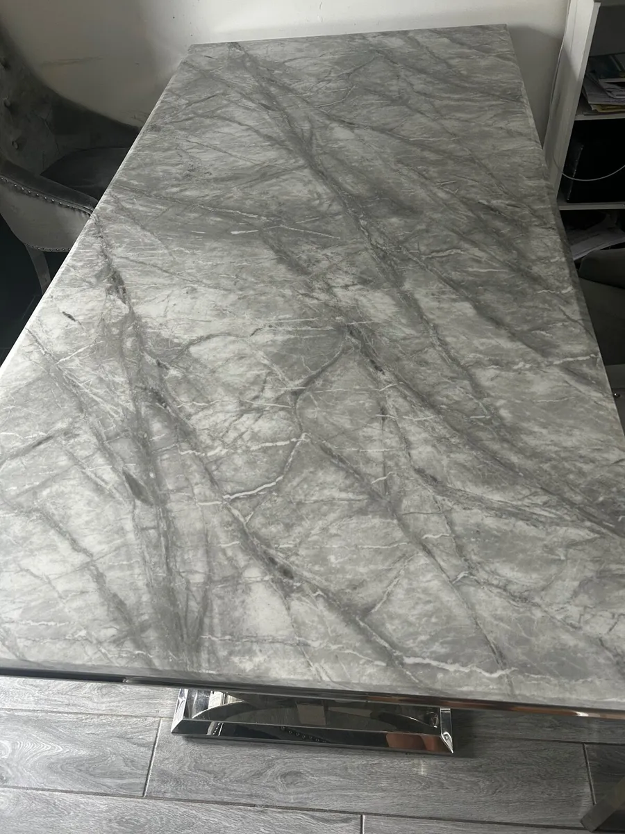 Dining table - Image 4