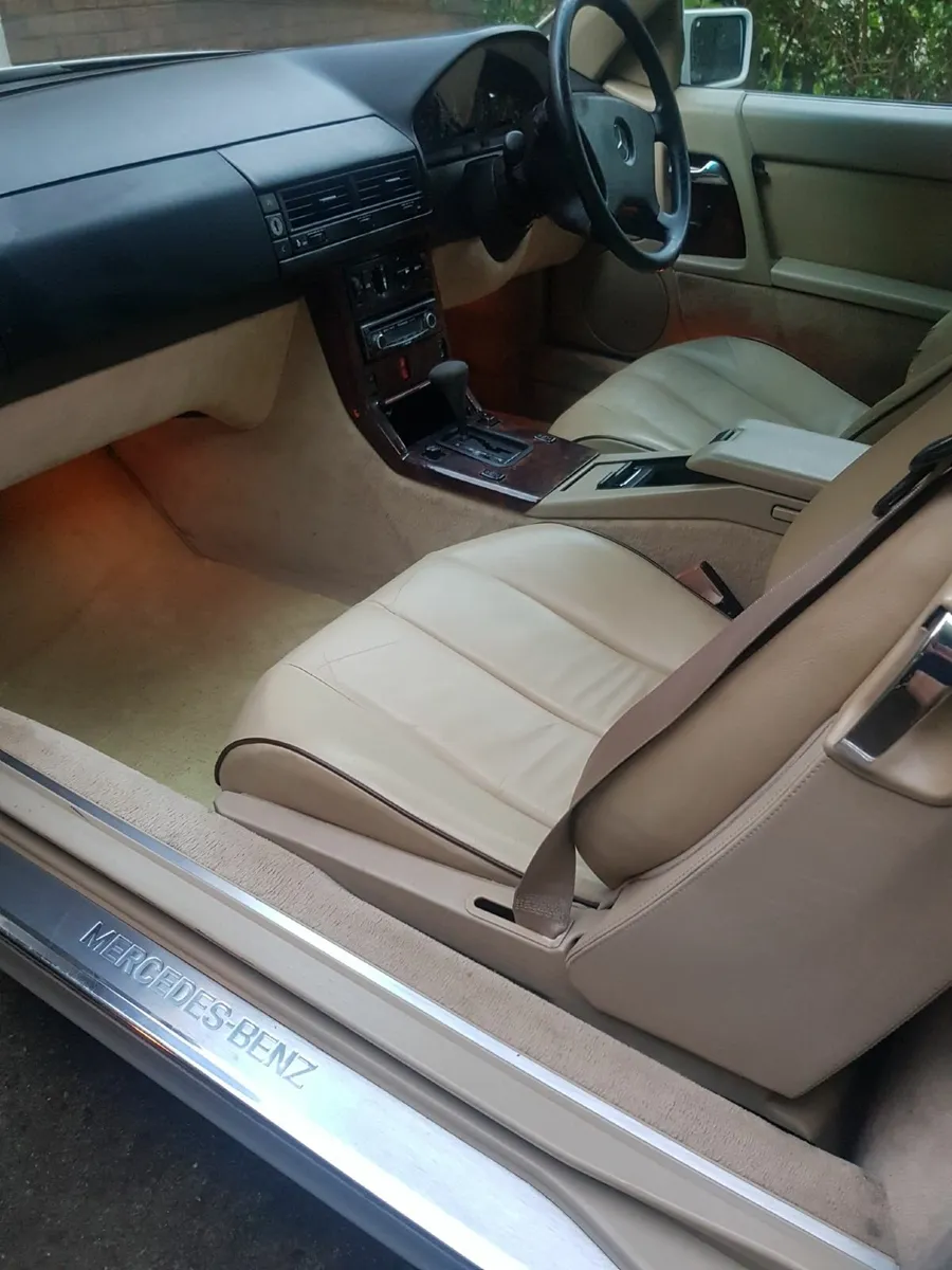 Mercedes-Benz R129 SL300 Convertible Classic - Image 2