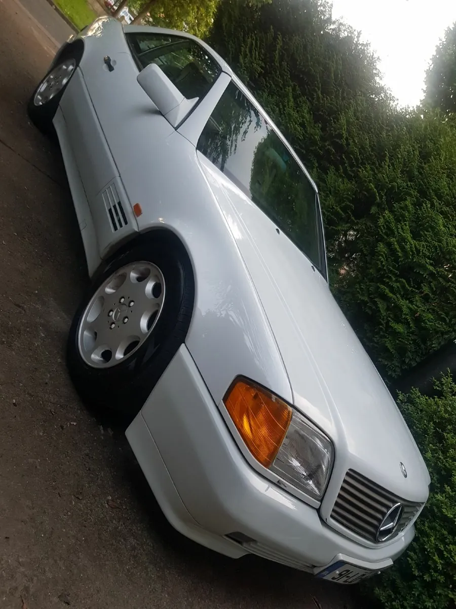 Mercedes-Benz R129 SL300 Convertible Classic - Image 4