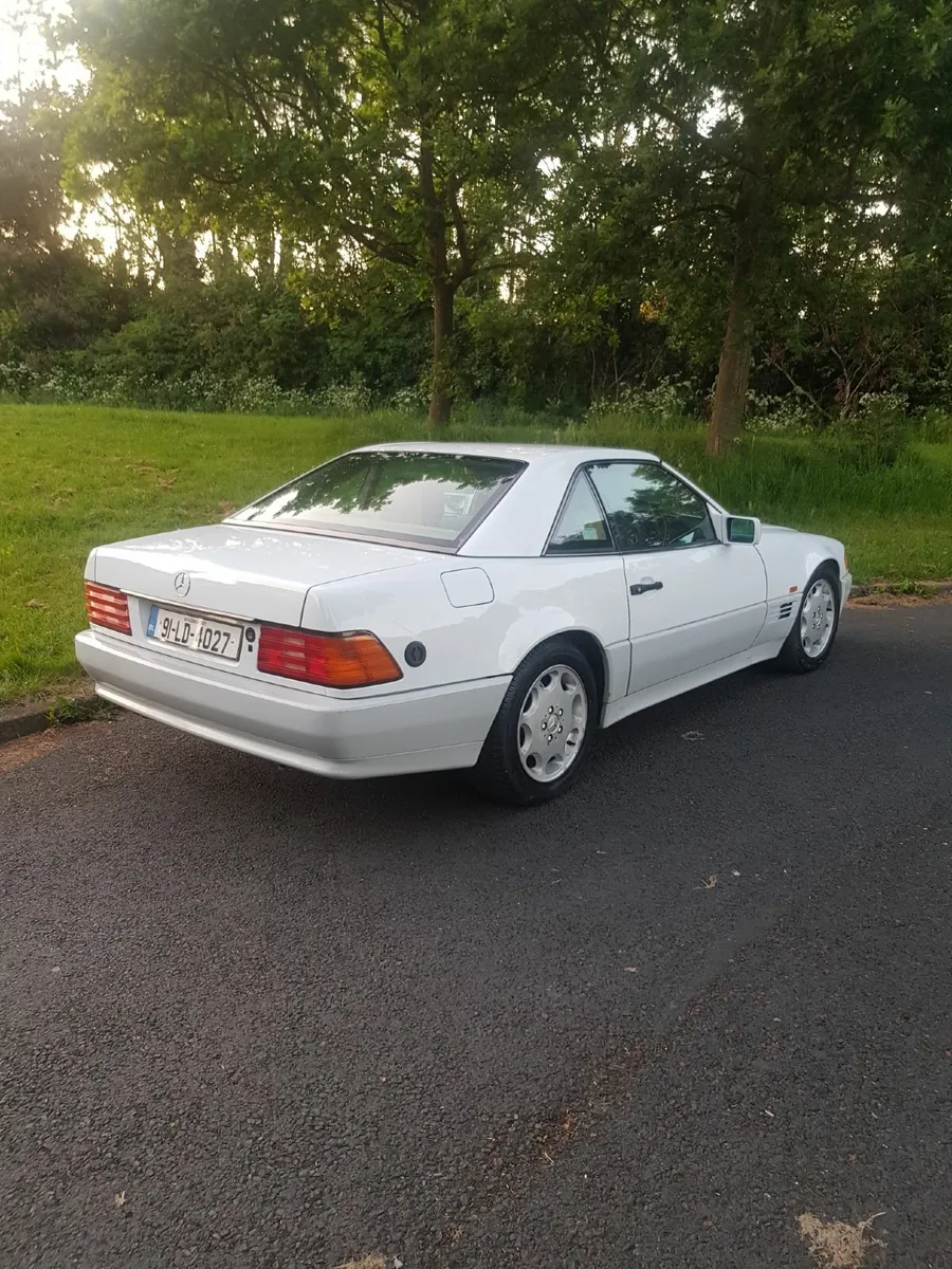 Mercedes-Benz R129 SL300 Convertible Classic - Image 1