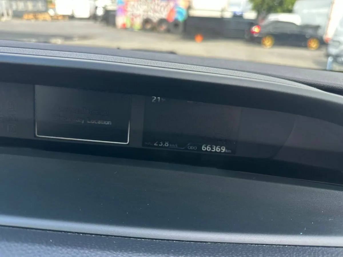 21999 euro toyota prius 2022 Only 60 km - Image 3