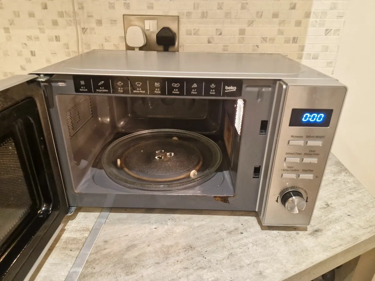 Kitchen Microwave - Image 2