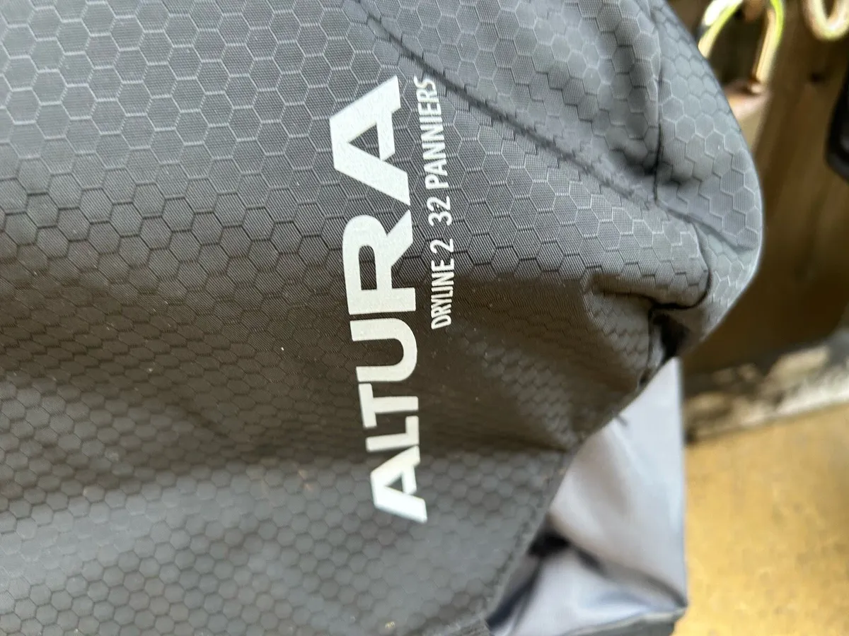 Bicycle pannier bags - Image 1
