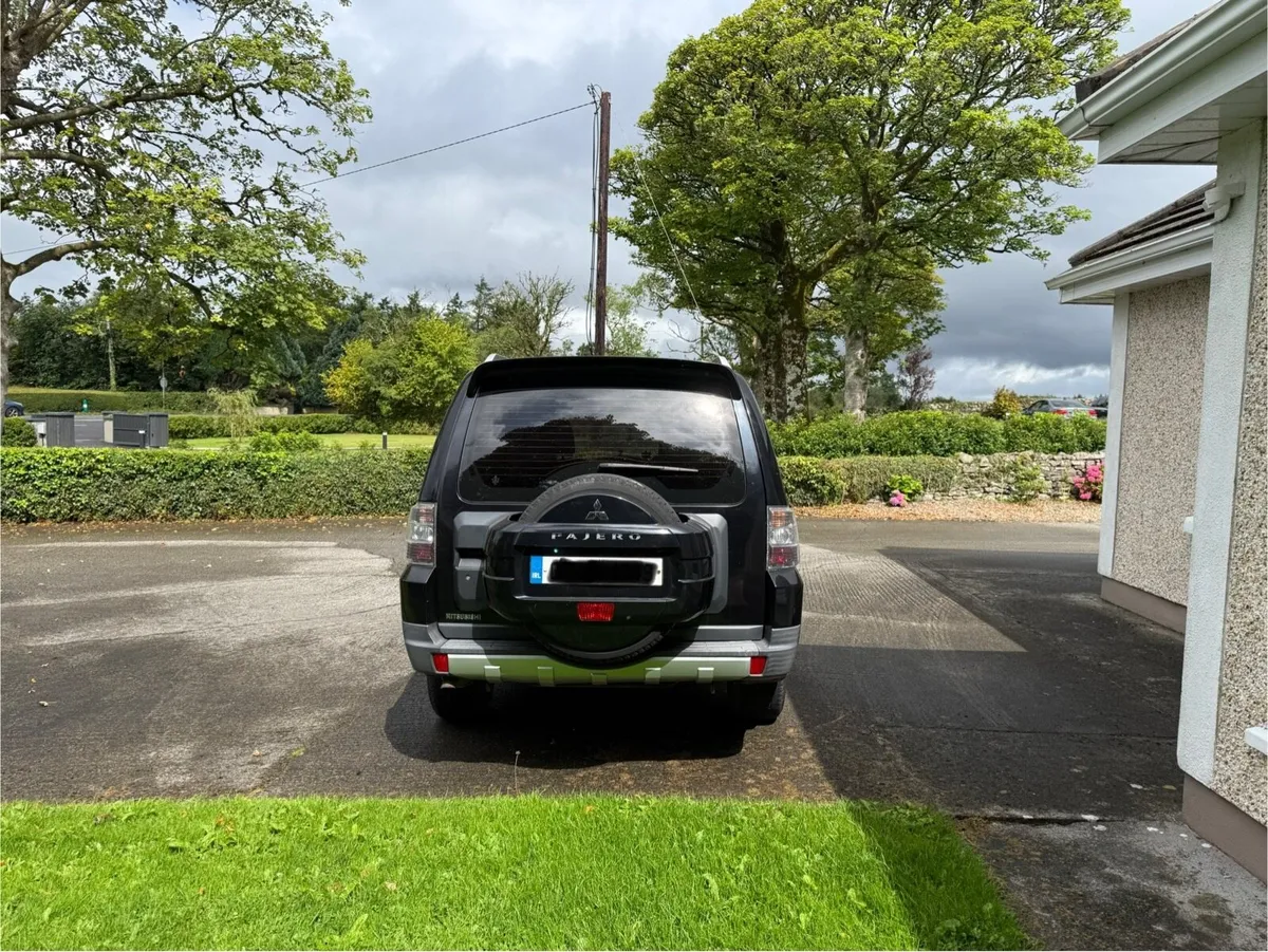 Mitsubishi Pajero - Image 4